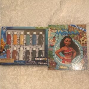 Disney Moana Sand Kit and Look & Find Book